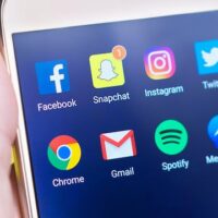 Warning Signs It's Time To Invest In Social Media Marketing| Pictelate